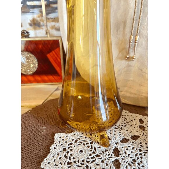 Vintage L.E. Smith Amber 3-Toed Footed Stretch Swung Bud Vase – Mid-Century Mode - Picture 3 of 5